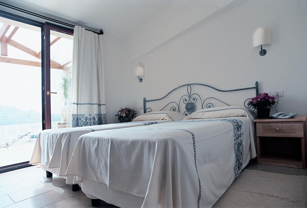Hotel Del Porto Cannigione Bagian luar foto